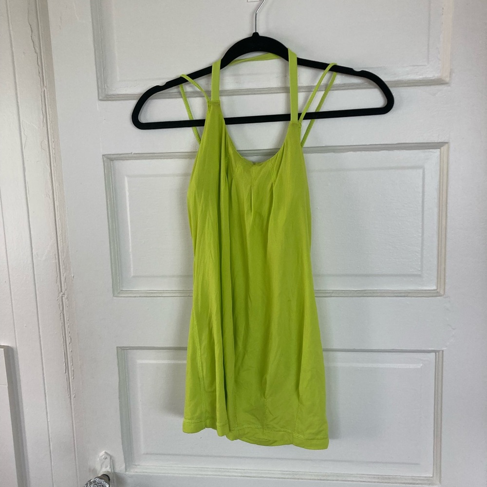 Lululemon green workout top w/ built in bra